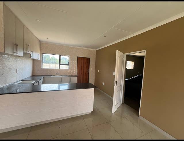 2 BEDROOM TOWNHOUSE FOR SALE IN RIVERSDALE